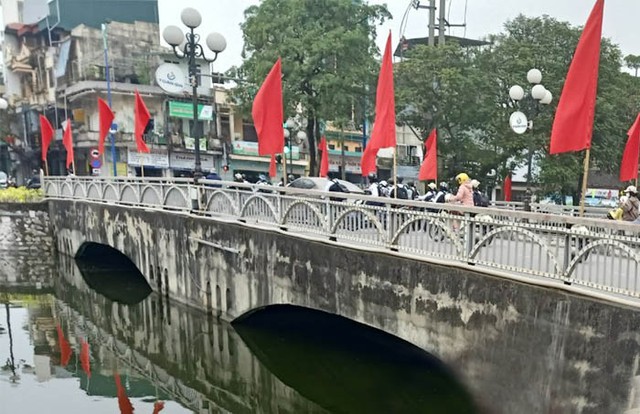 TP. Hải Dương: Tạm dừng lưu thông qua cầu Hồng Quang